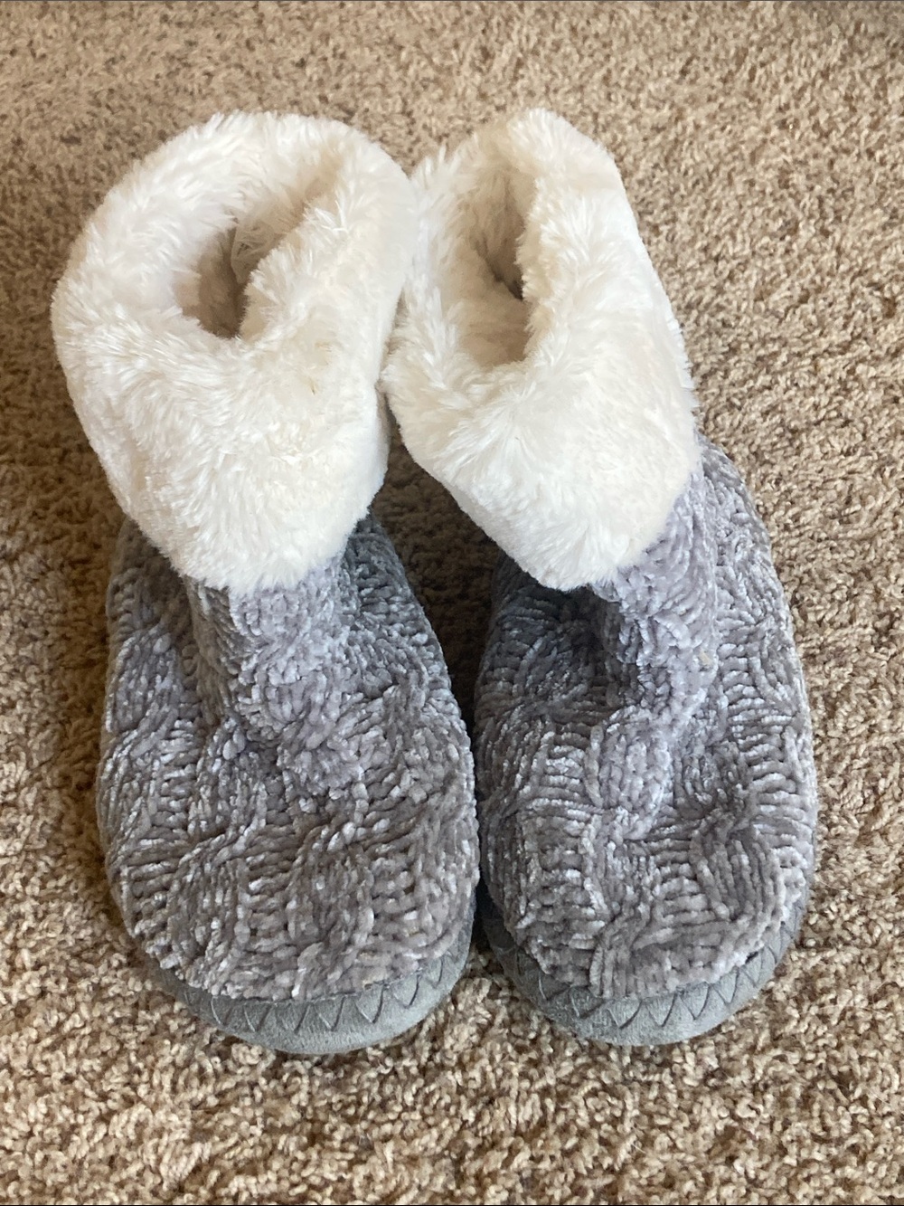 Source Unknown Gray and White Women's Plush Slipper Boots